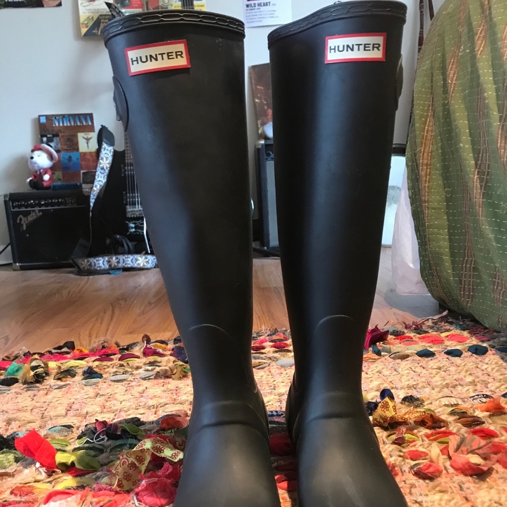 size 5 hunter boots. only worn twice!